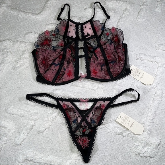 NWT 
2 Pc For Love & Lemons Zinnia Embroidered High Neck Bra & Panty 36D/XL - Picture 5 of 10